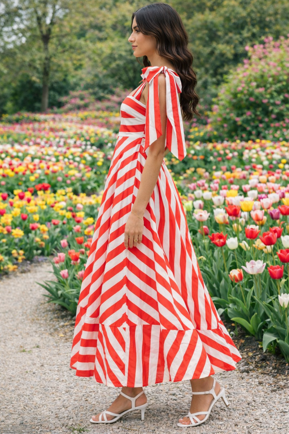 * Maxi dress
* Square neck
* Wide tied straps
* Opaque
* Ruffled
* Unlined
* No stretch