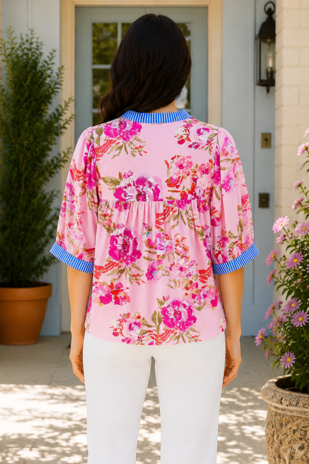 * Notch neck
* Half puff sleeve
* Contrast trim
* Pleated
* No stretch
