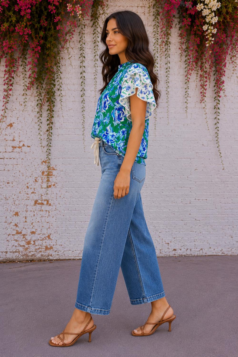 * Medium wash
* High-rise
* Wide-leg
* Elastic waist
* Drawstring
* Pocketed
* Cropped
* Release side seem
* Stretchy