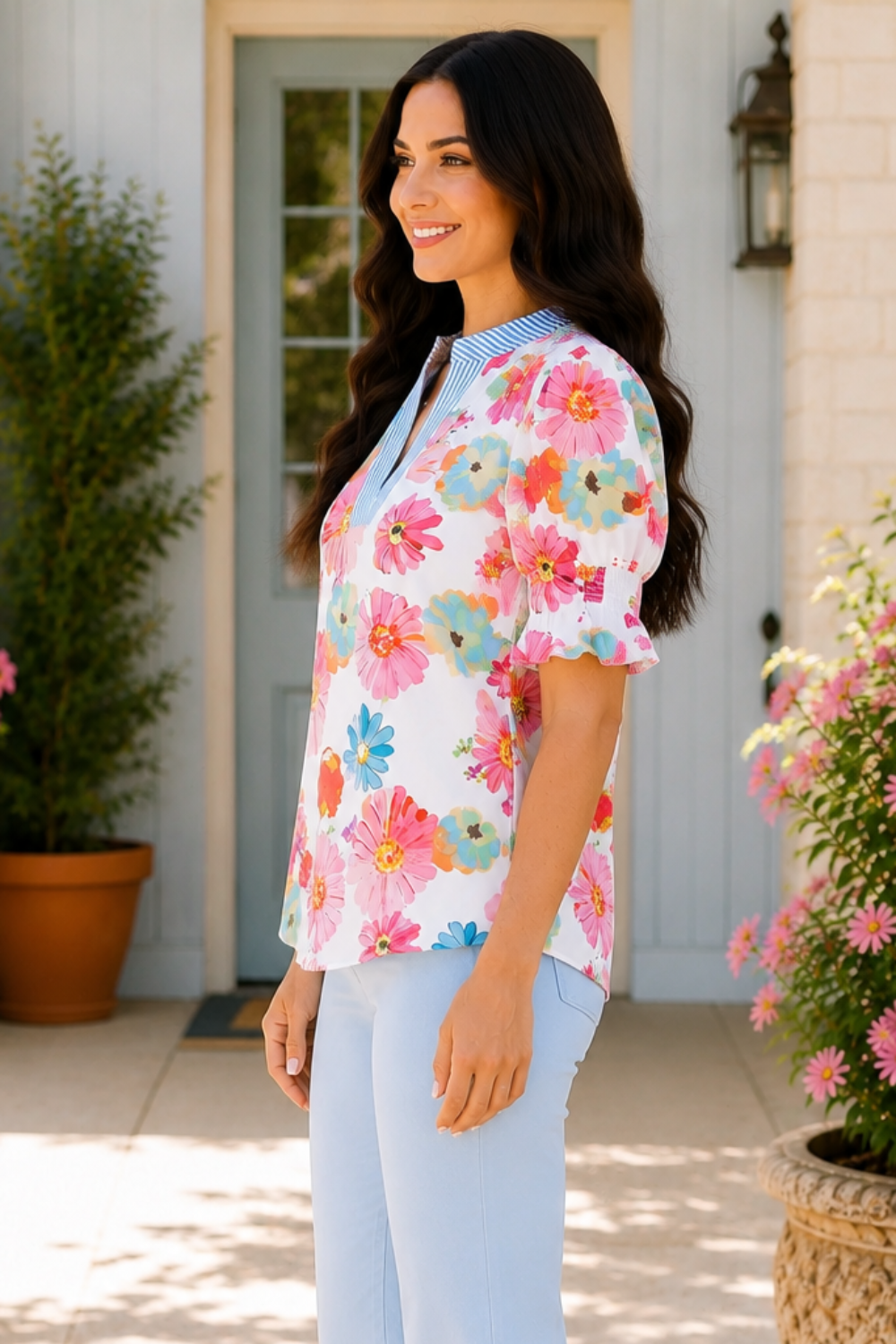 * Notch neck
* Short ruched puff sleeves
* Contrast trim
* Slightly stretchy
