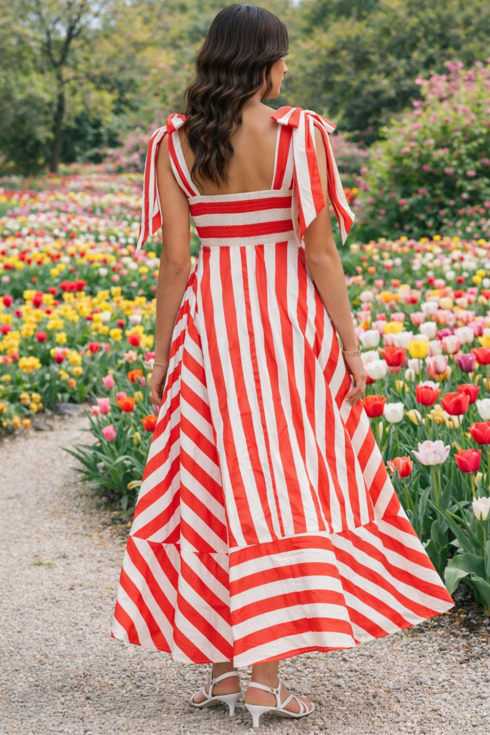 * Maxi dress
* Square neck
* Wide tied straps
* Opaque
* Ruffled
* Unlined
* No stretch