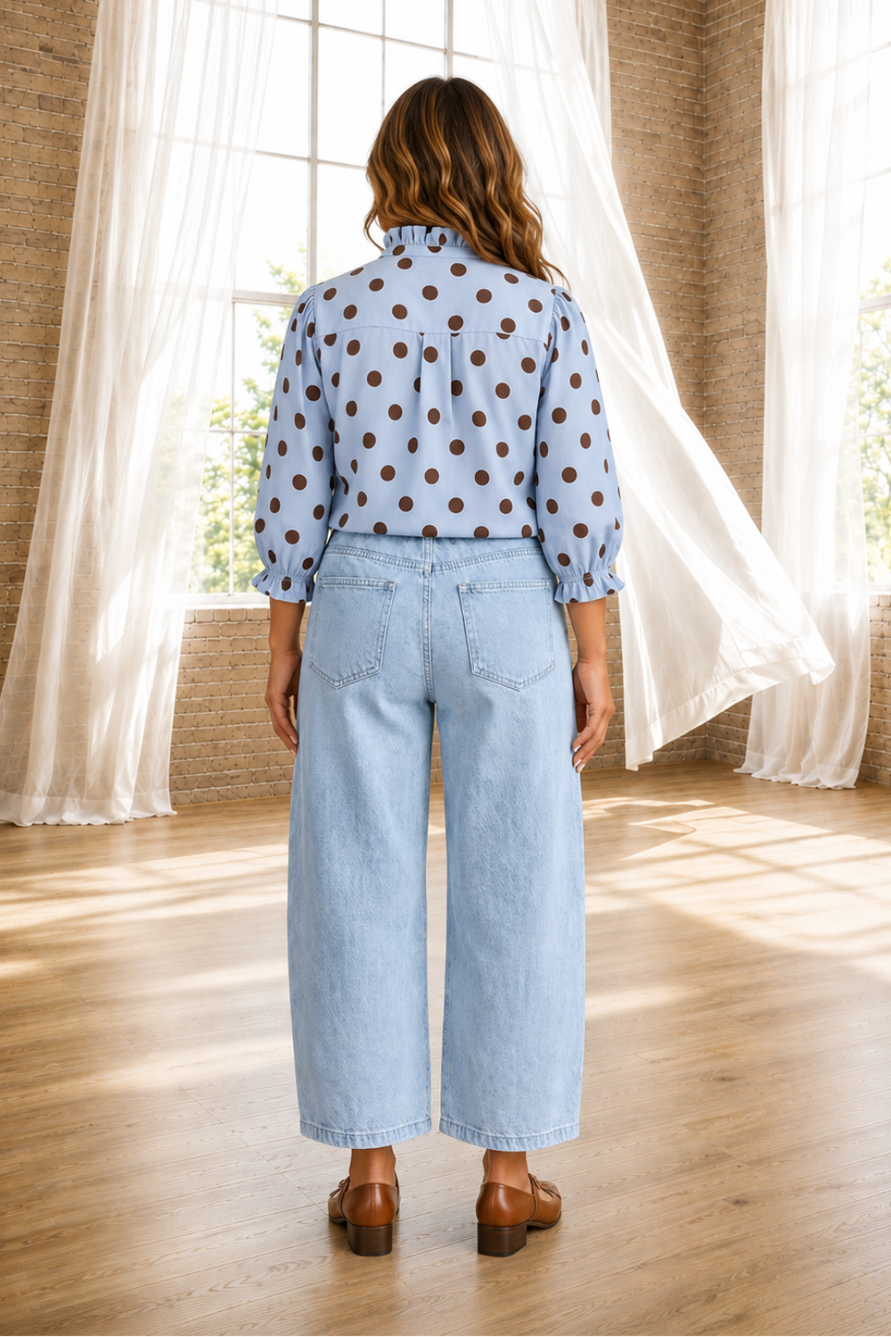 * Jeans
* Washed
* Front Patch pockets
* Button/zipper closure
* Belt loops
* Wide leg
* Slightly stretchy