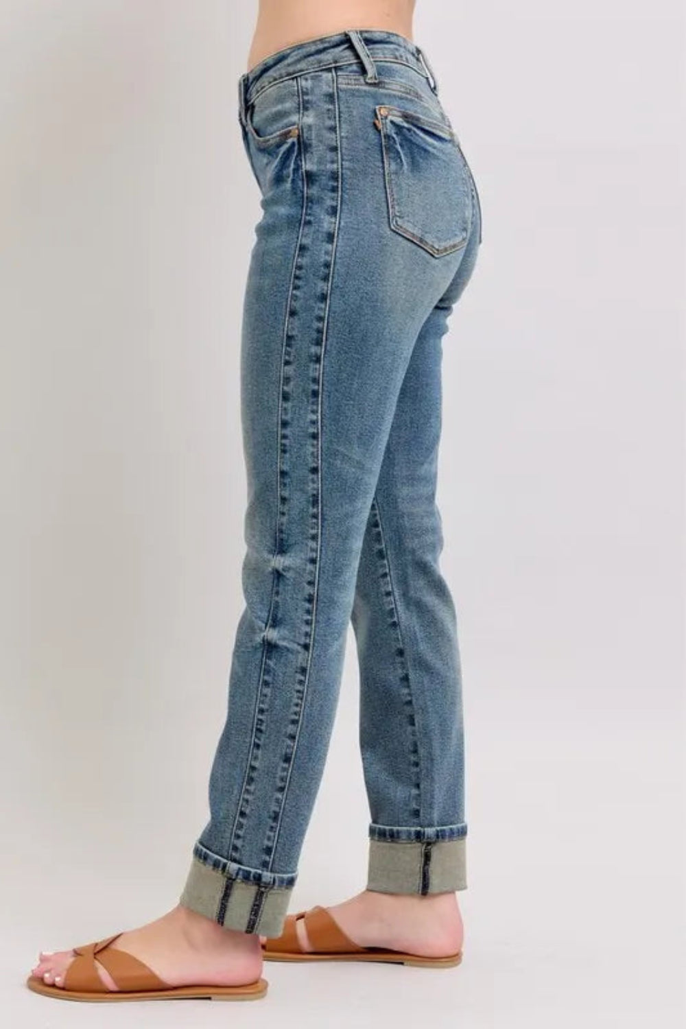 JUDY BLUE FULL-SIZE MID-RISE VINTAGE WASH DOUBLE ROLL CUFF BOYFRIEND JEANS SIDE VIEW