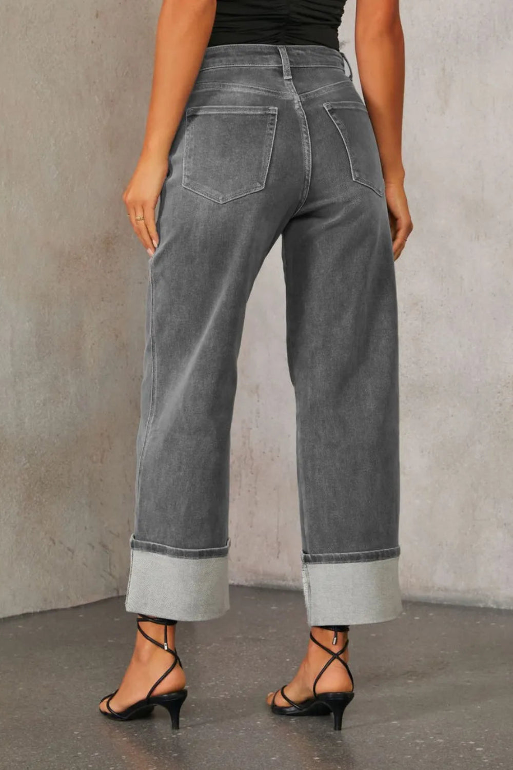 Jeans, high-waist, vintage wash, straight leg, 5 pocket detail, button/zipper closure, belt loops, slightly stretchy, back view