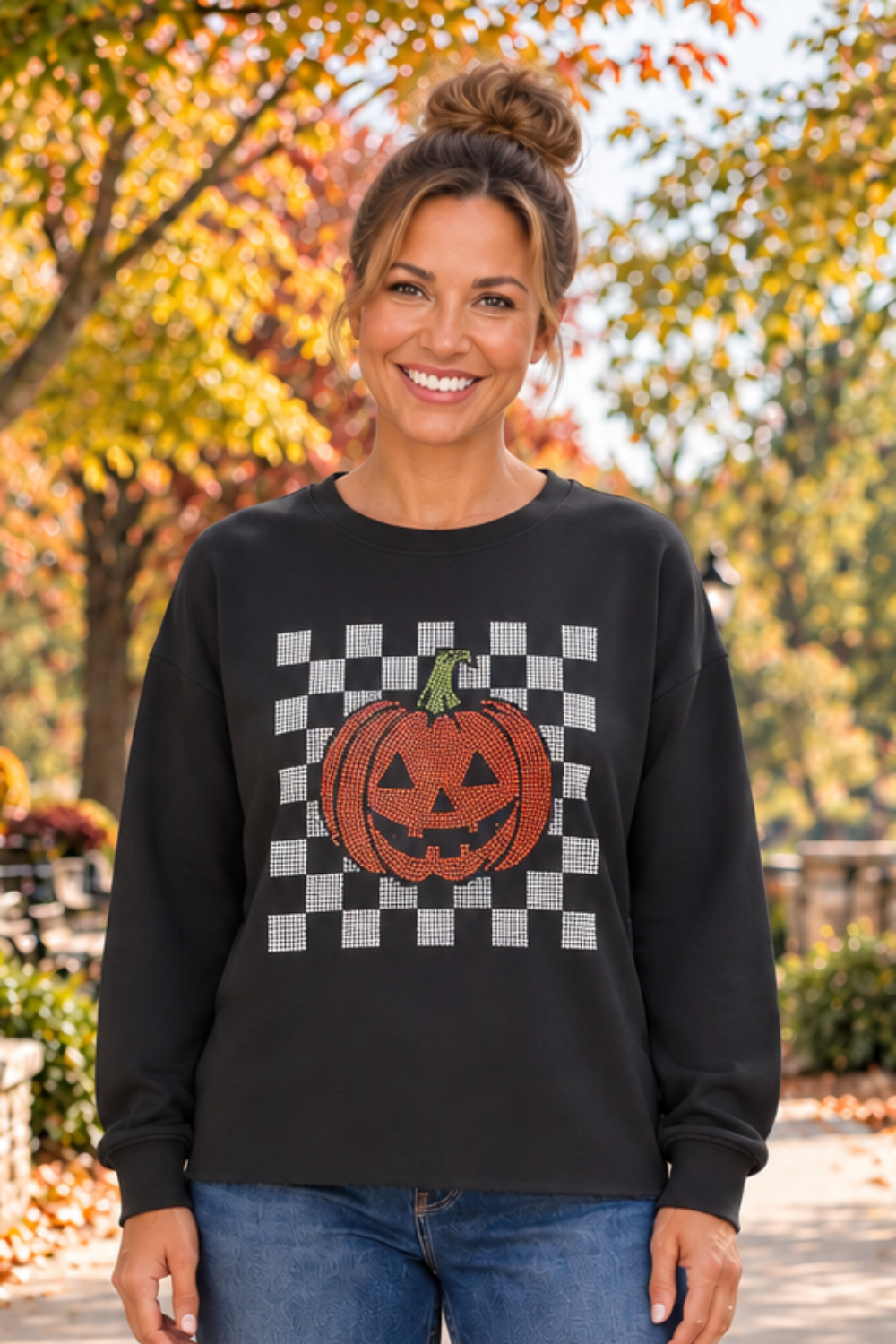 * Sweatshirt
* Rhinestone Halloween graphics
* Crew neck
* Long sleeve
* Drop shoulder
* Ribbed neck and cuffs
* Straight hem
* Slightly stretchy