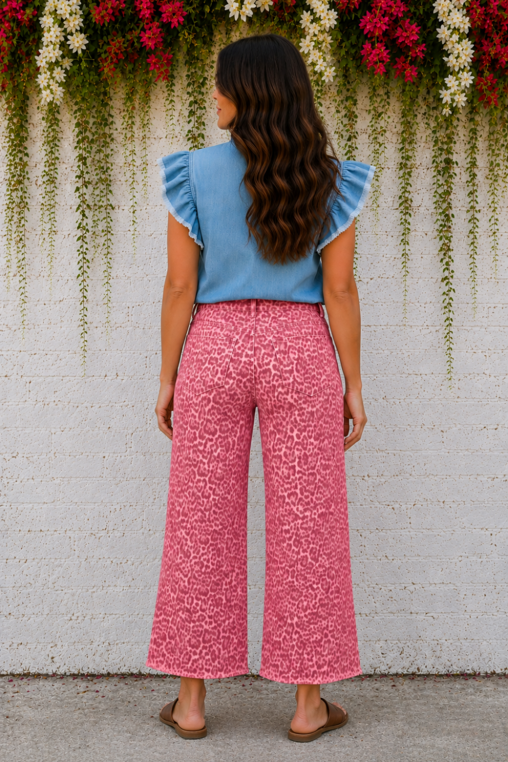 * Leopard print
* High-waist
* Wide-leg
* Frayed hem
* Button/zipper closure
* Pocketed
* Belt loops
* Some stretch