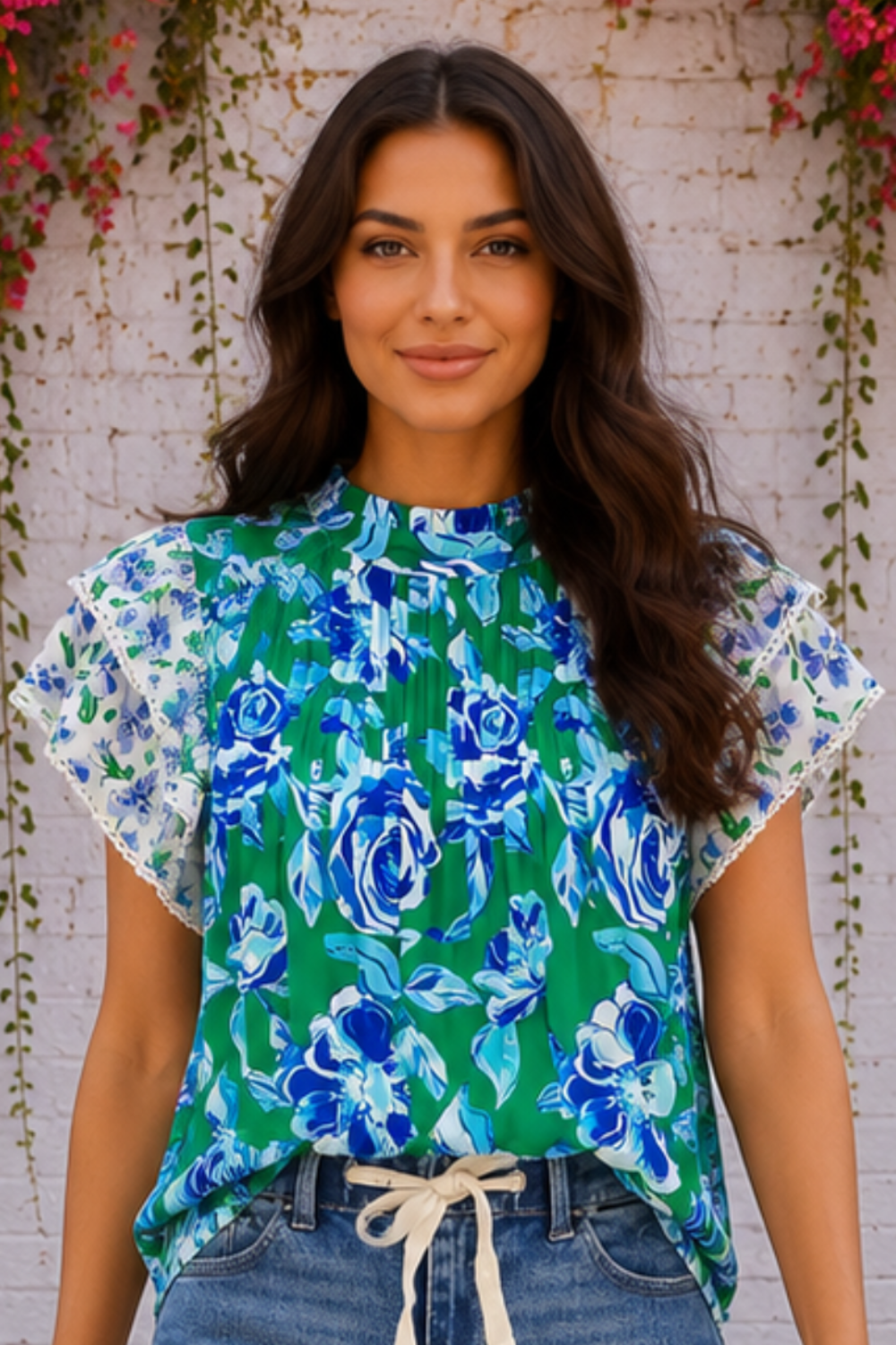 * Blouse
* Ruffle neck
* Flutter sleeve
* Pleated
* Round hem
* Keyhole closure
* No stretch