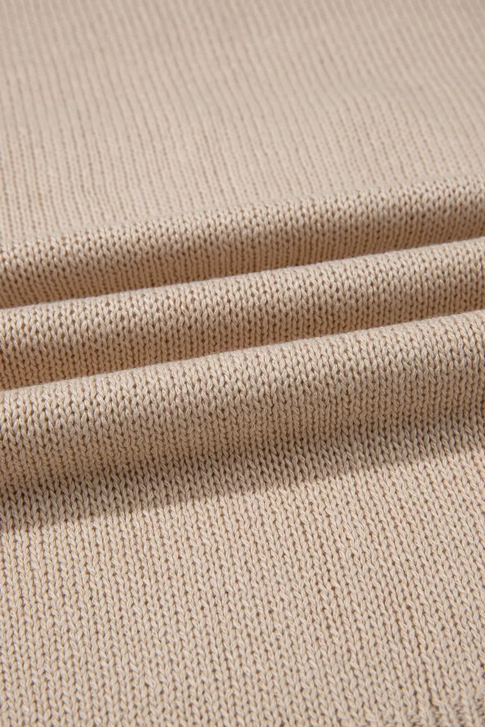 * Sweater vest
* Round neck
* Sleeveless
* Contrast trim
* Ribbed
* Braided graphic
* Slightly stretchy