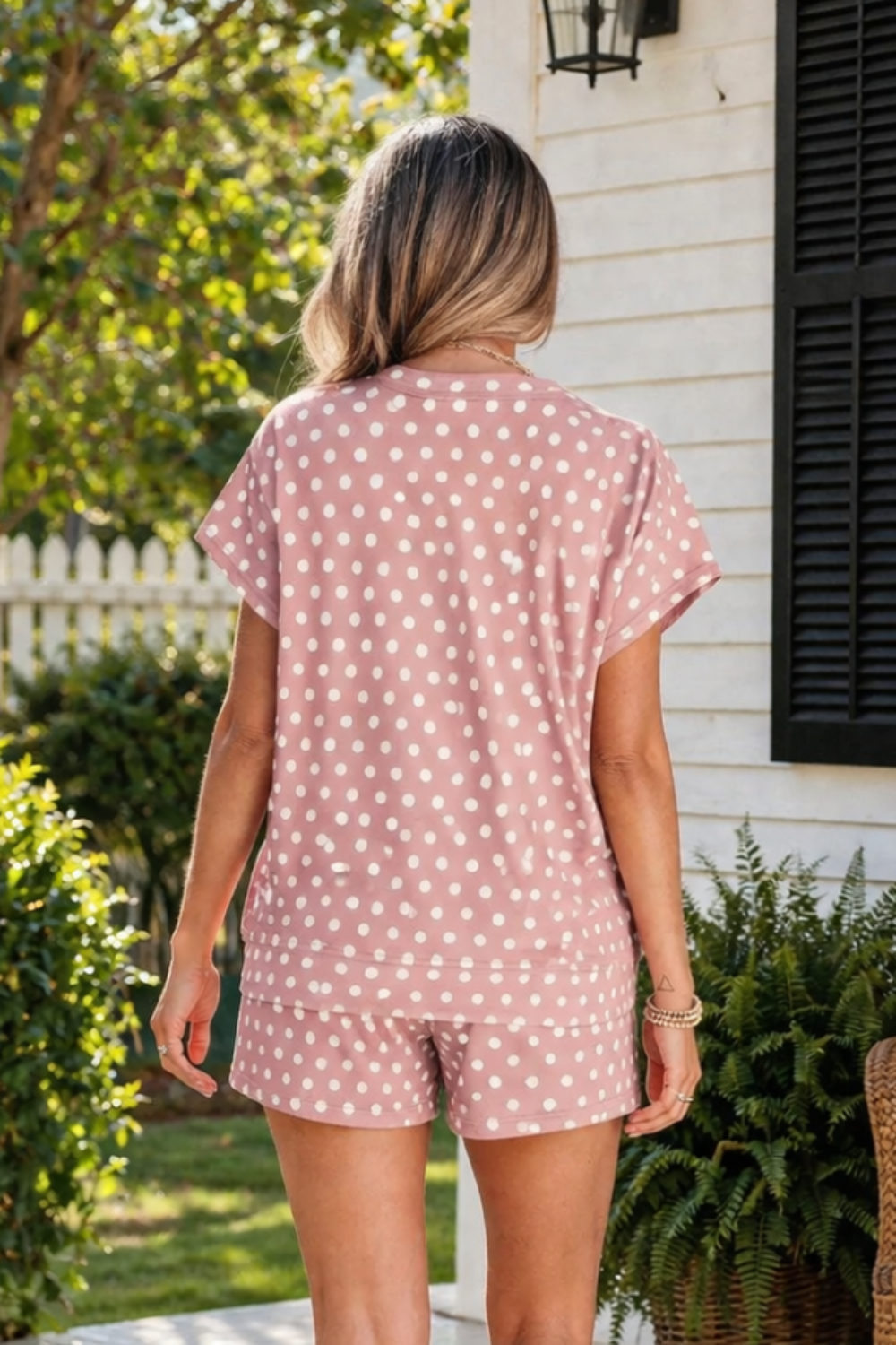 Pullover shirt
* Drop shoulder
* Cap sleeve
* T-shirt material
* Elastic waist shorts
* Pocketed
* Stretchy