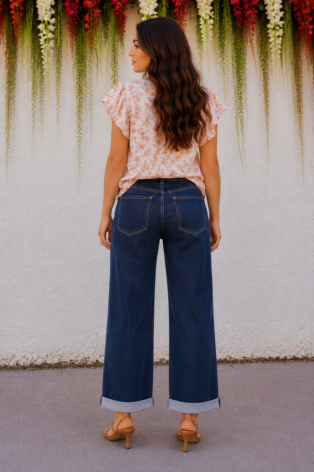* Solid dark wash
* Mid-rise
* Slouchy
* Cropped
* Cuffed hem
* Button/zipper closure
* Belt loops
* Pocketed
* Stretchy