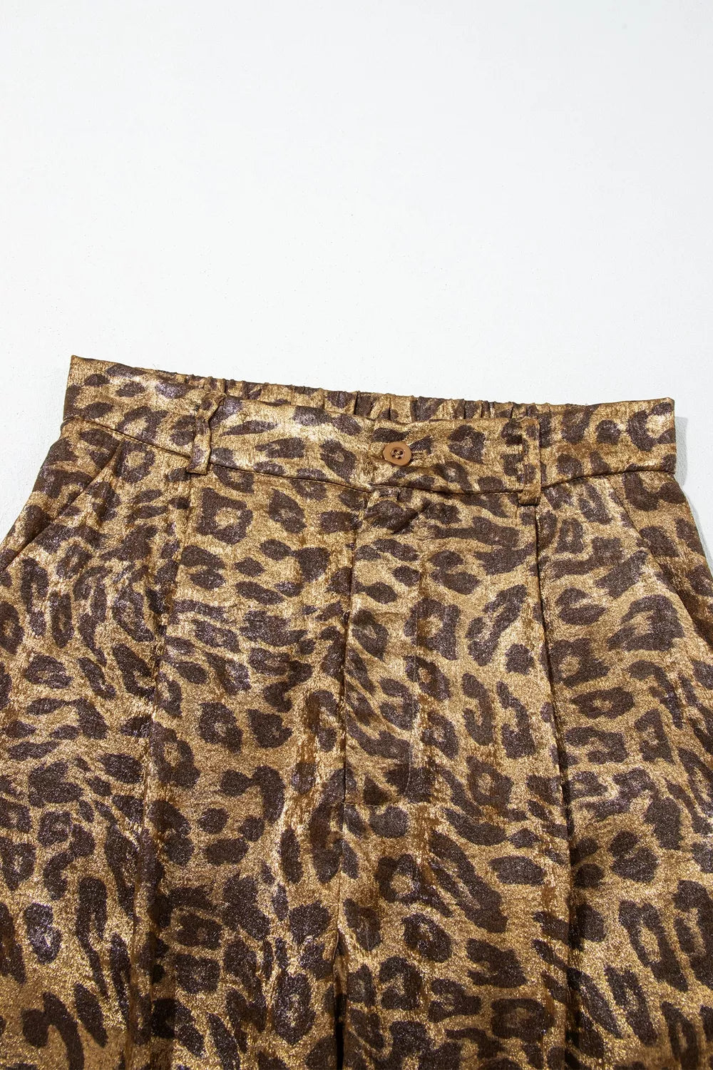 * Pants
* Shiny leopard print
* High-waist
* Back elastic waist
* Wide leg
* Button/zipper closure
* Belt loops
* Buttoned
* No stretch