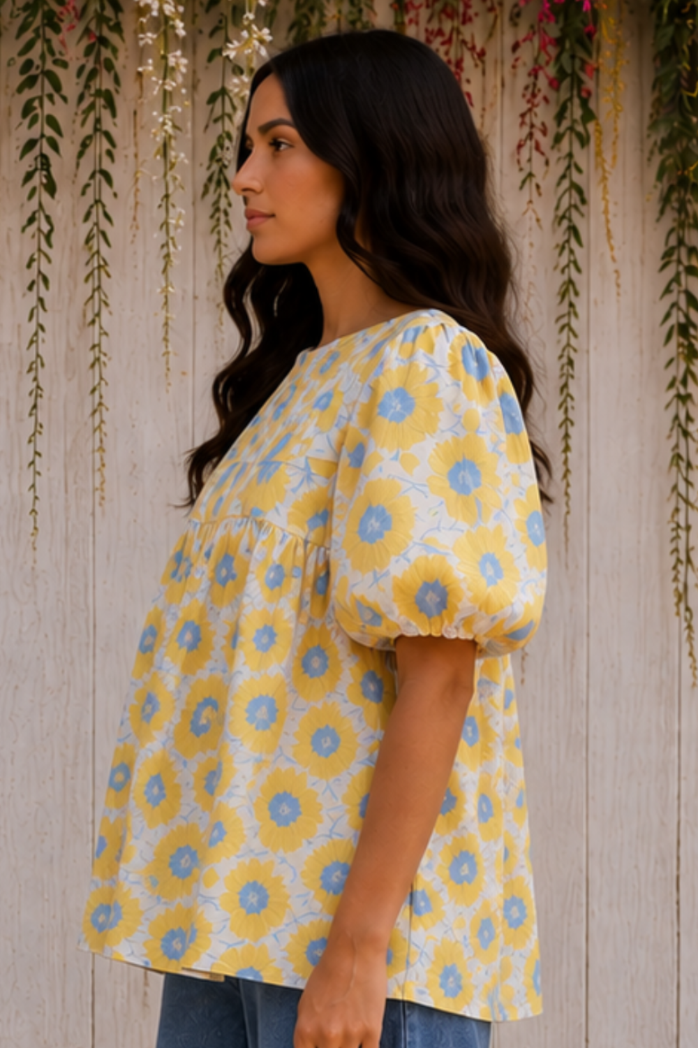 * V-neck
* Short puff sleeve
* Pleated
* Round hem
* Pullover
* No stretch