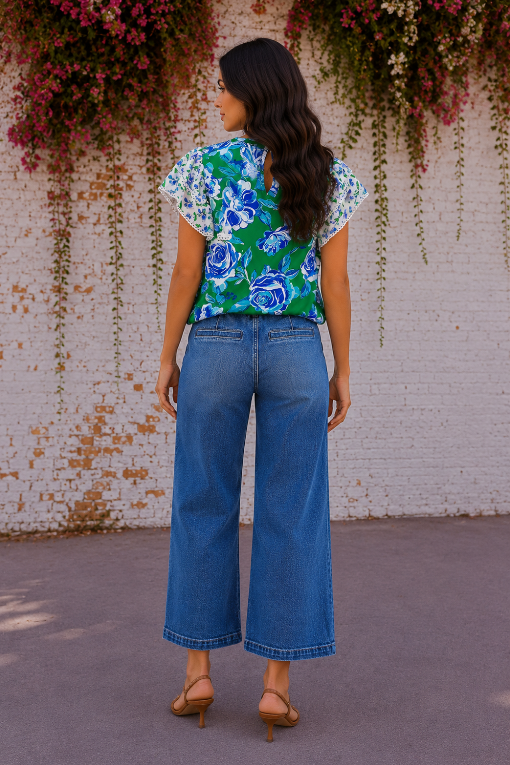* Medium wash
* High-rise
* Wide-leg
* Elastic waist
* Drawstring
* Pocketed
* Cropped
* Release side seem
* Stretchy
