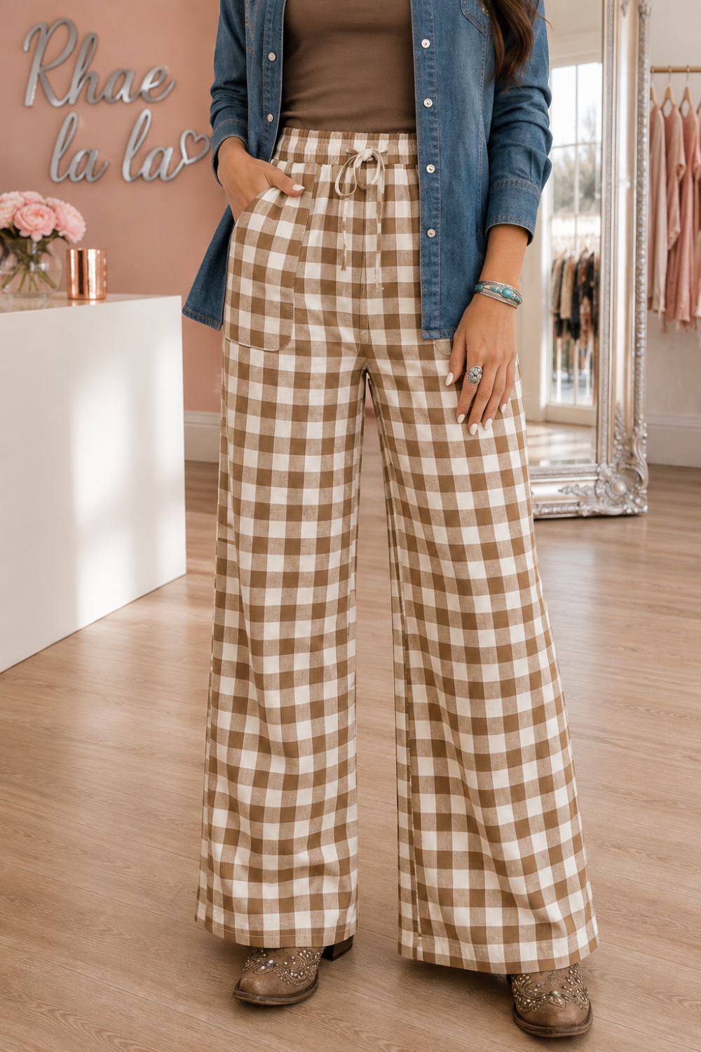 * Elastic waist pants
* Drawstring
* Pocketed
* Wide leg
* No stretch