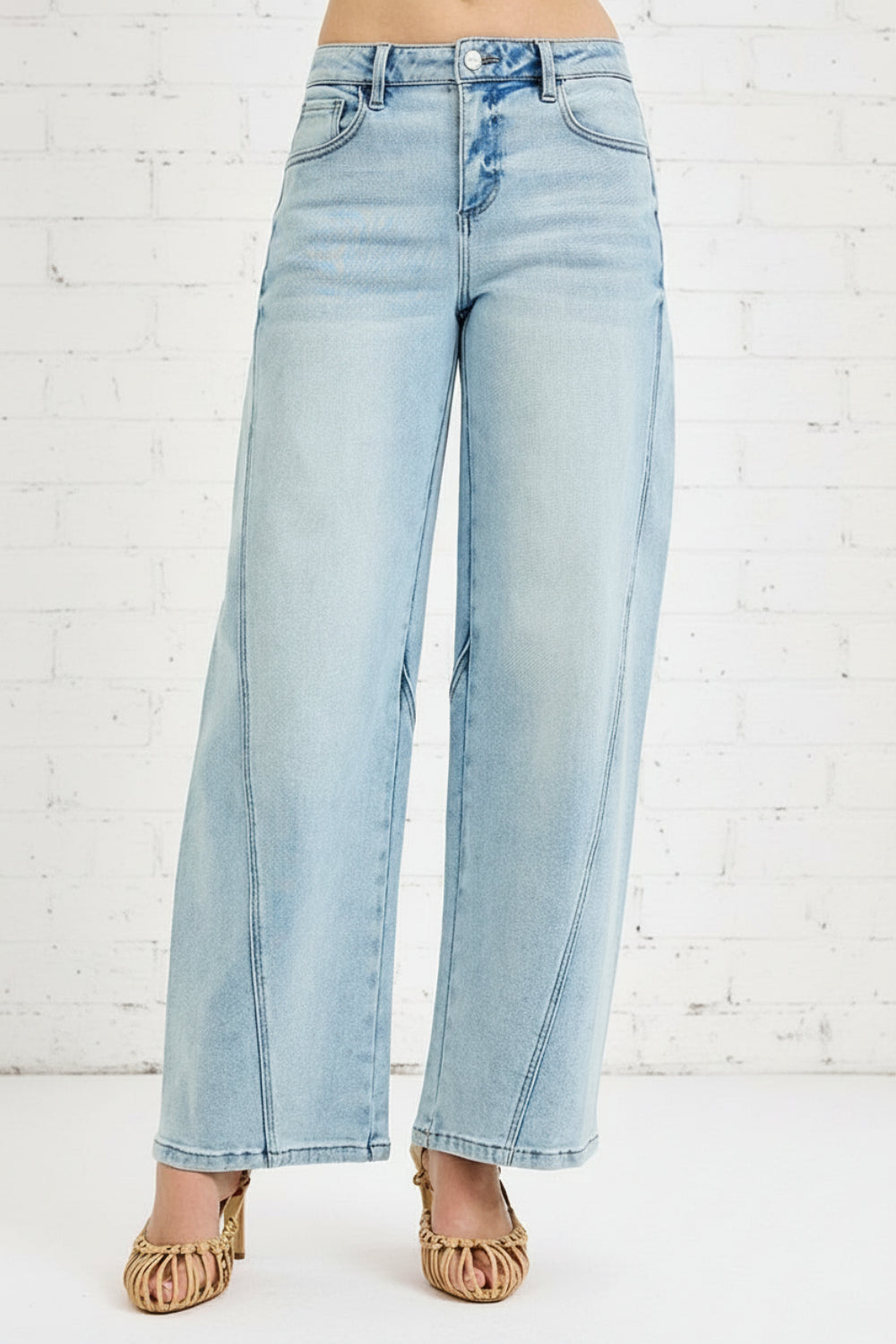 Risen blue jeans, full-size mid-rise, barrel fit, 5-pocket detail, button-zipper closure, belt looped, light wash, slightly stretchy, front view