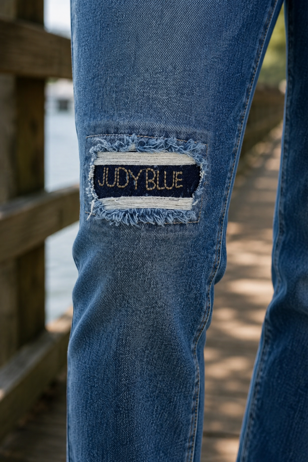 * Medium wash
* Mid-rise
* Boyfriend
* Embroidered repair patch
* Pocketed
* Button/zipper closure
* Stretchy