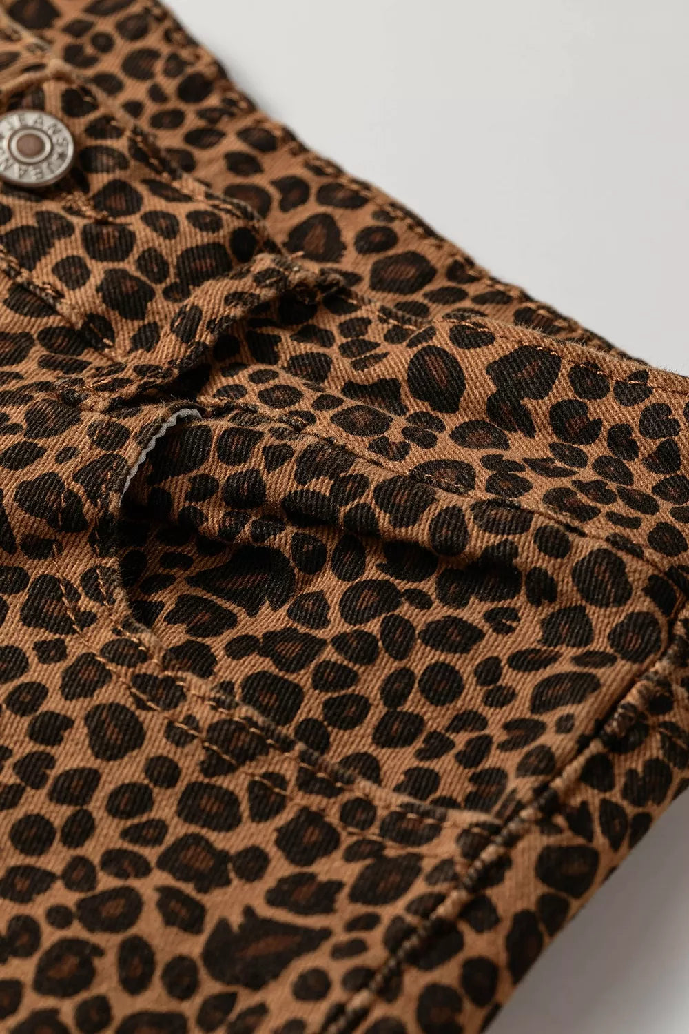 * Shift jean
* Leopard print
* High-waist
* Button/zipper closure
* Belt loops 
* Pocketed
* Ankle length
* Ruffled hem
* Slightly stretchy
