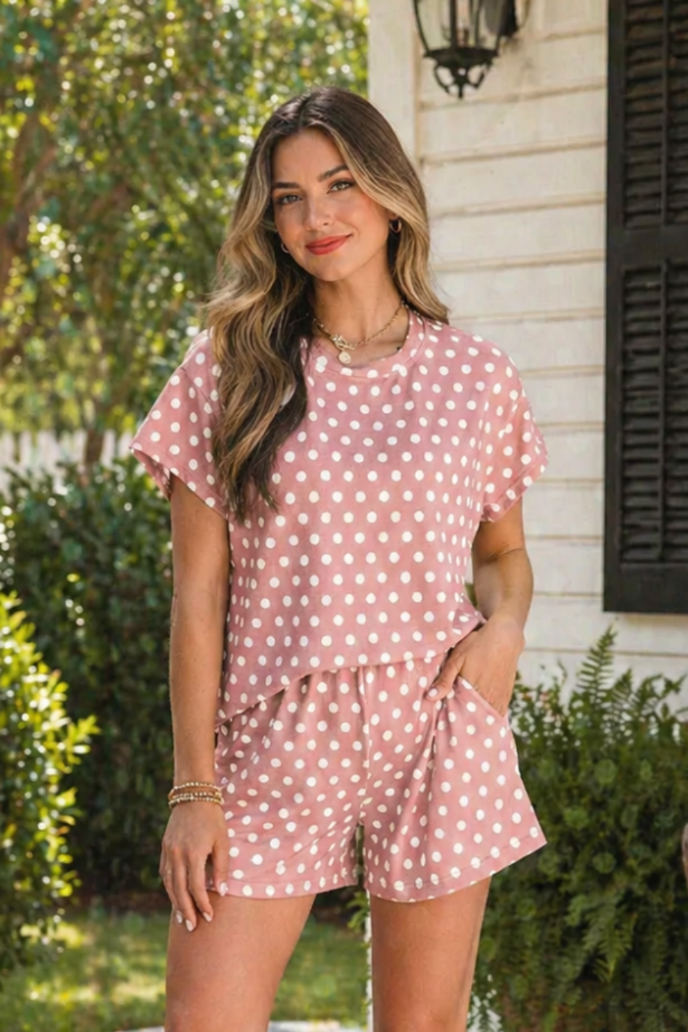Pullover shirt
* Drop shoulder
* Cap sleeve
* T-shirt material
* Elastic waist shorts
* Pocketed
* Stretchy