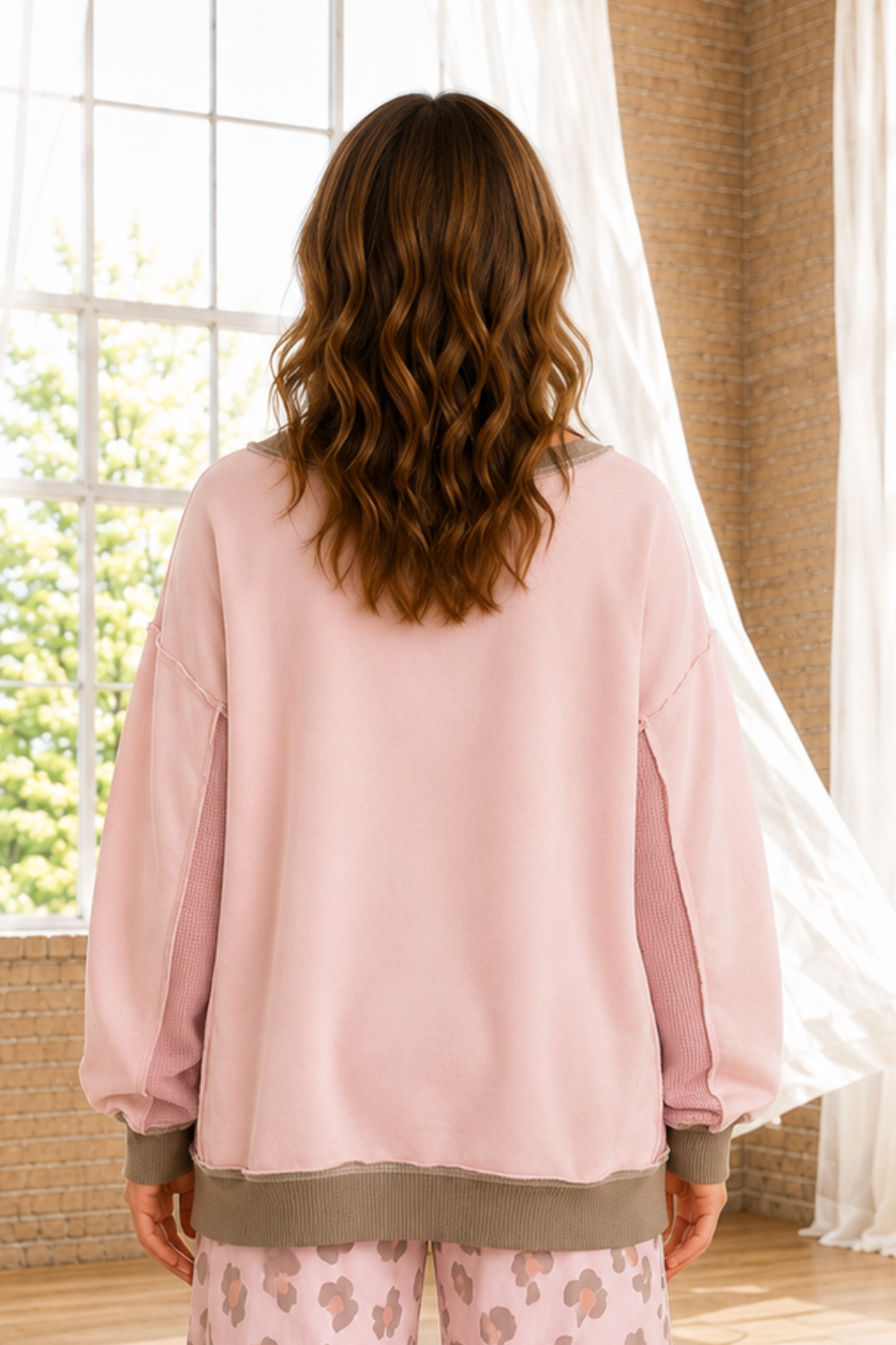 * Sweatshirt
* Lightweight
* Pullover
* Round neck
* Drop shoulder
* Long sleeve
* Contrast trim
* Exposed seams
* Waffle-knit
* Color block
* Patchwork
* Oversized
* High-low
* Stretchy