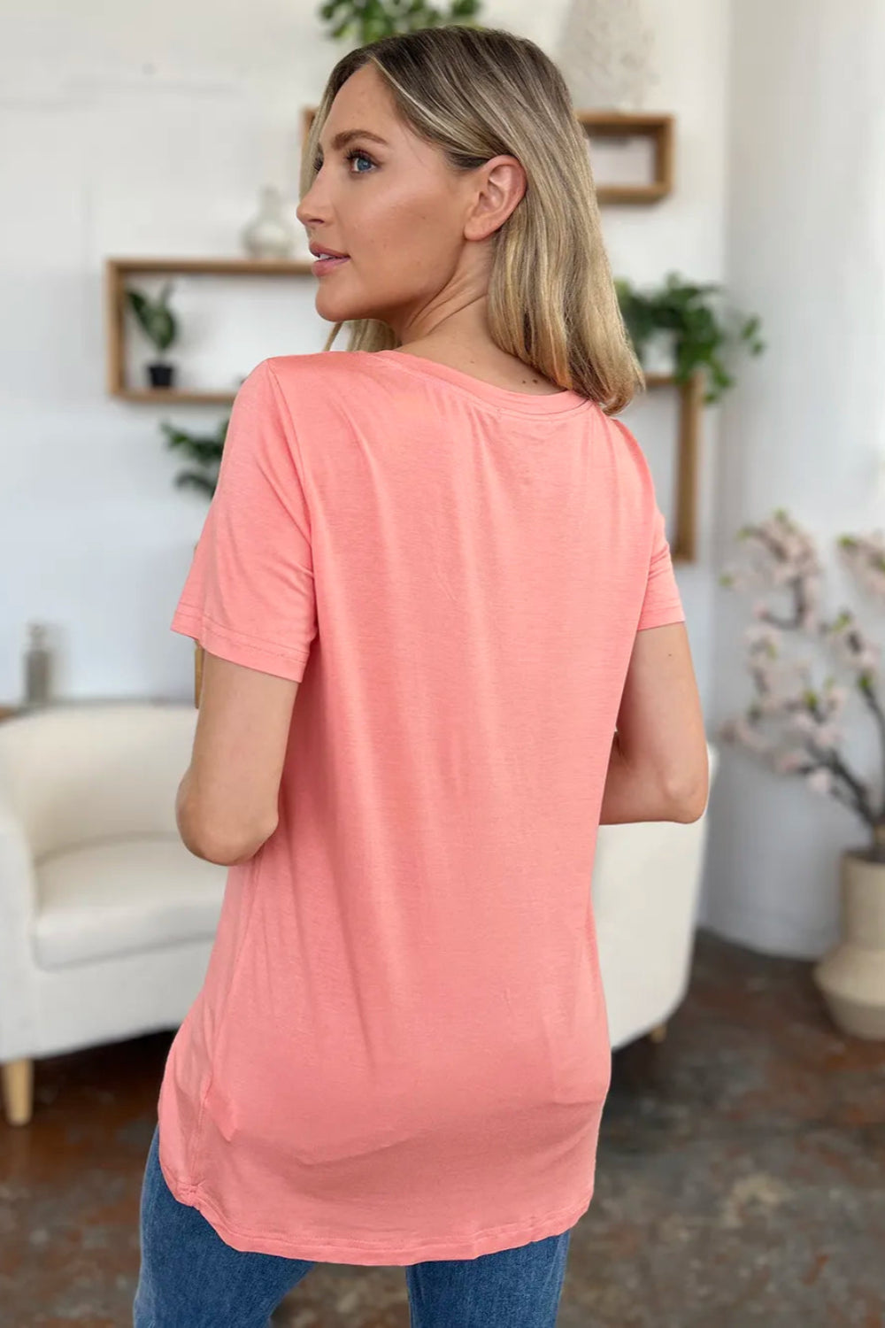 T-shirt, bamboo, v-neck, short sleeve, front pocket, opaque, slightly stretchy back view