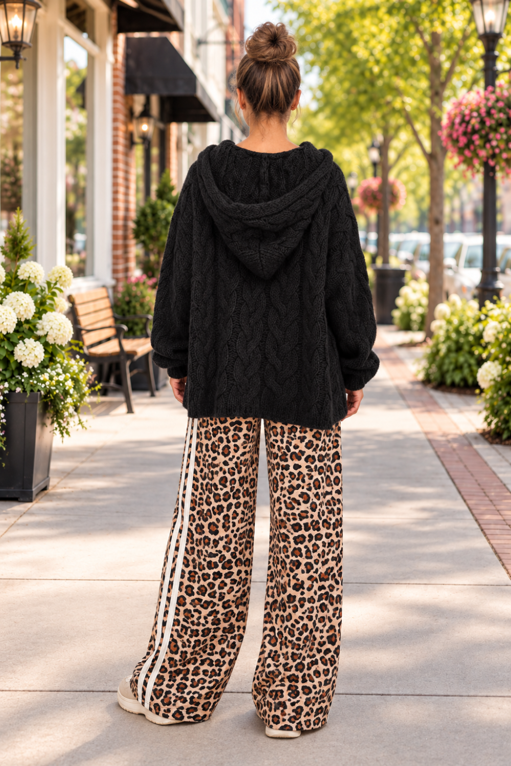 * Pants
* Leopard print
* High-waist
* Elastic waist
* Pocketed
* Double striping contrast
* Wide-leg
* No stretch