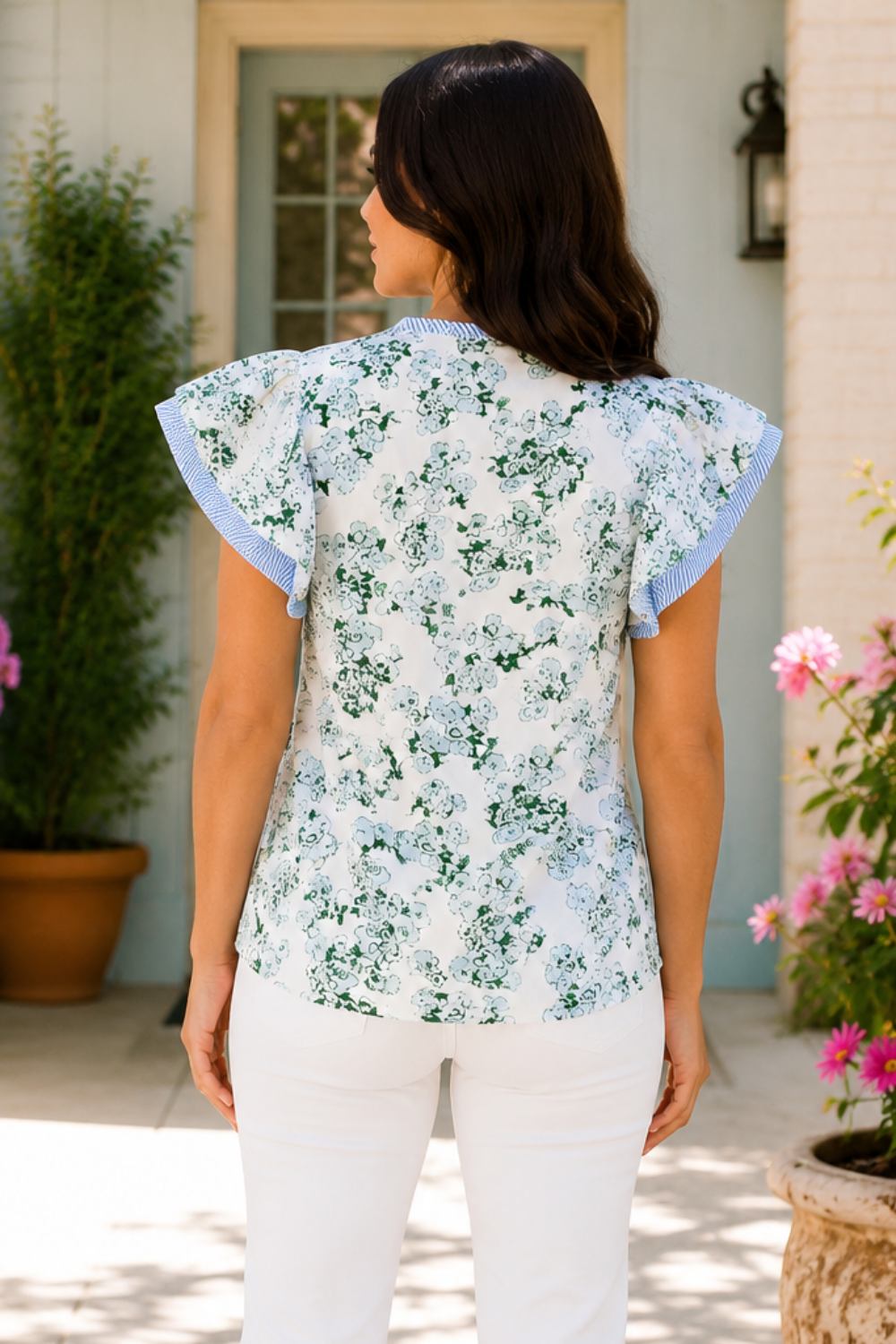 * V-neck
* Flutter sleeve
* Contrast trim
* Ruffled
* No stretch
