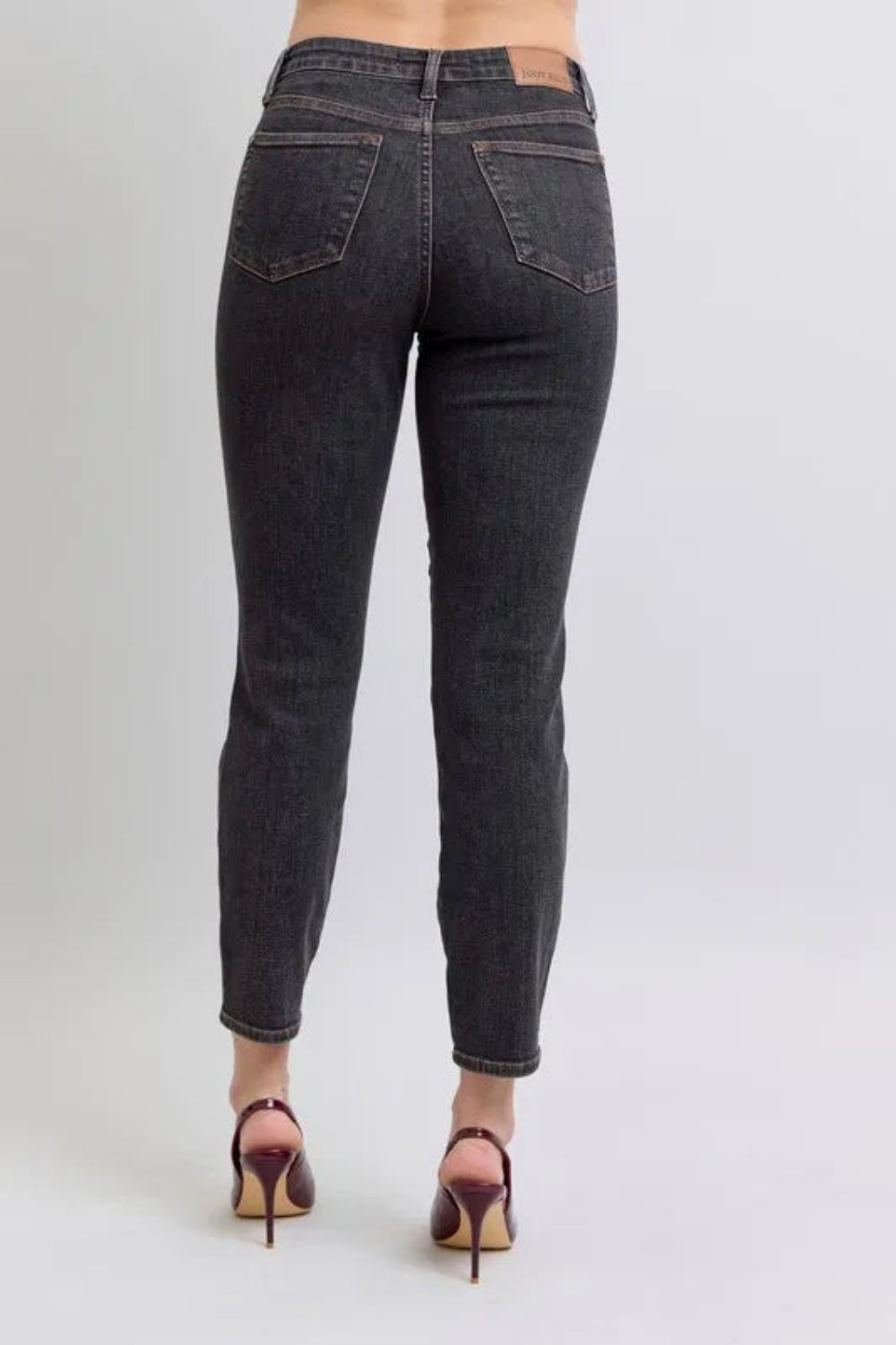 JUDY BLUE FULL-SIZE MID-RISE TUMMY CONTROL SLIM JEANS