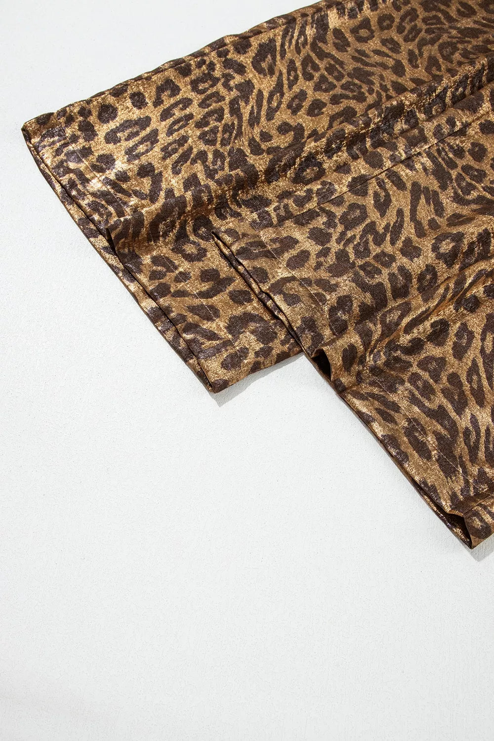 * Pants
* Shiny leopard print
* High-waist
* Back elastic waist
* Wide leg
* Button/zipper closure
* Belt loops
* Buttoned
* No stretch