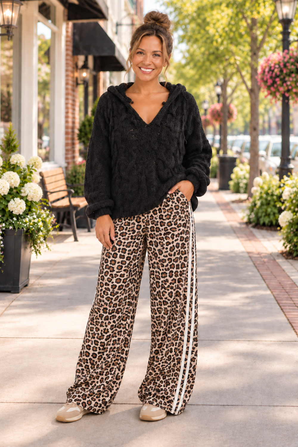 * Pants
* Leopard print
* High-waist
* Elastic waist
* Pocketed
* Double striping contrast
* Wide-leg
* No stretch