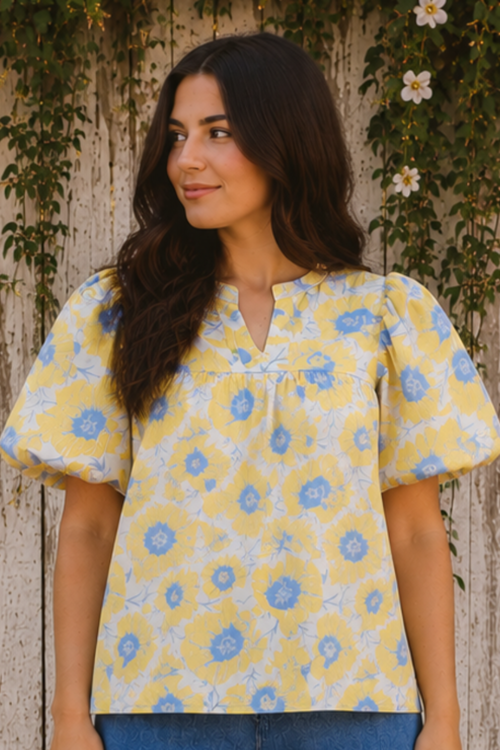 * V-neck
* Short puff sleeve
* Pleated
* Round hem
* Pullover
* No stretch
