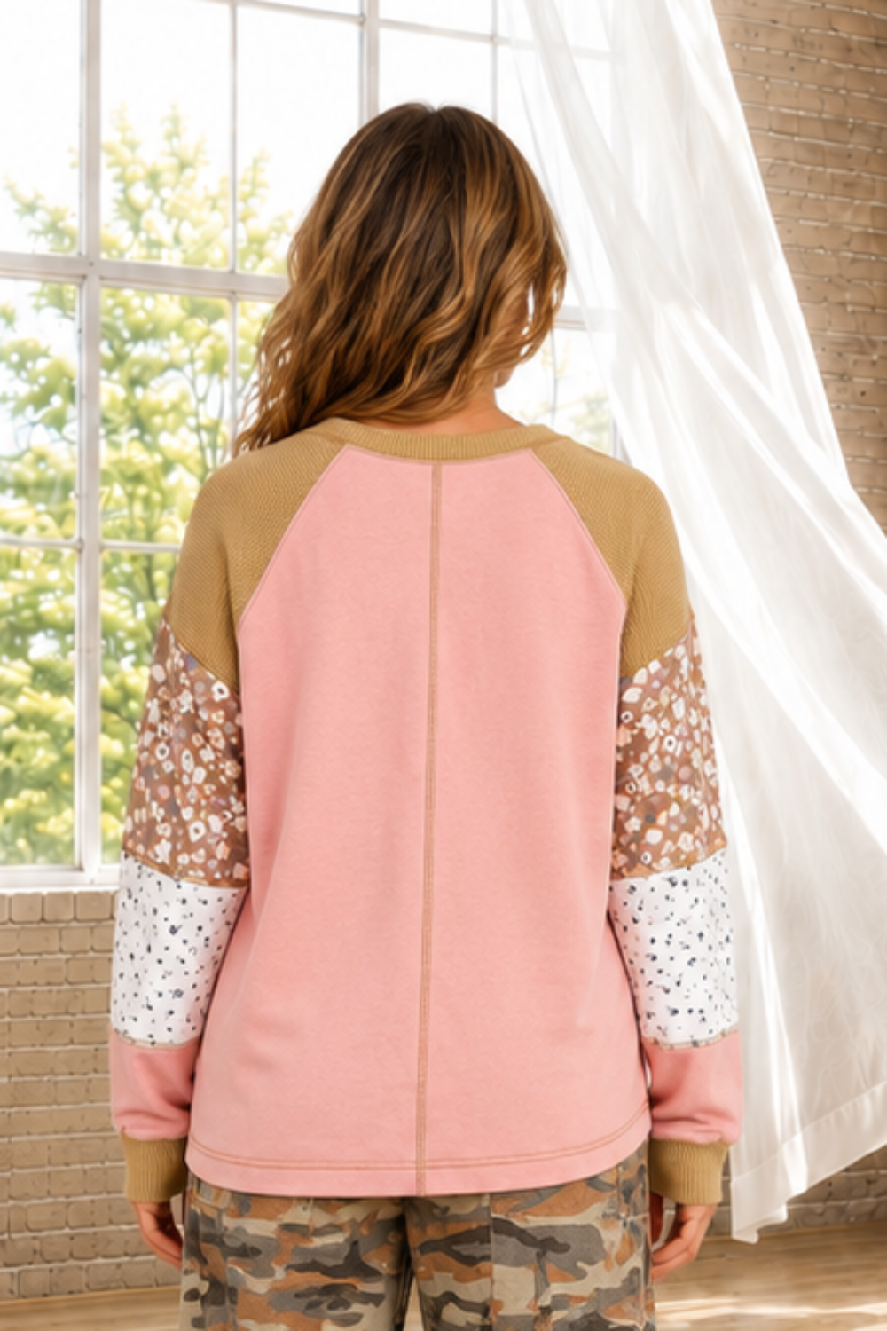 * Top
* Round neck
* Raglan sleeve
* Floral and waffle knit
* Color block
* Slightly stretchy