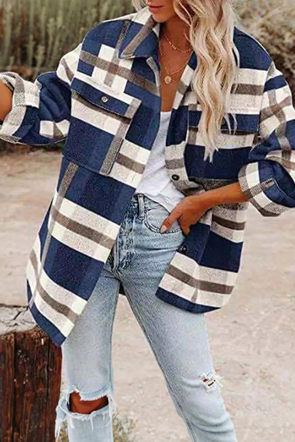 Jacket, Collared, Drop sleeve, Long sleeve, Front patch pockets, Buttoned,
Rounded hem, side, slits, Unlined, No stretch, Front view