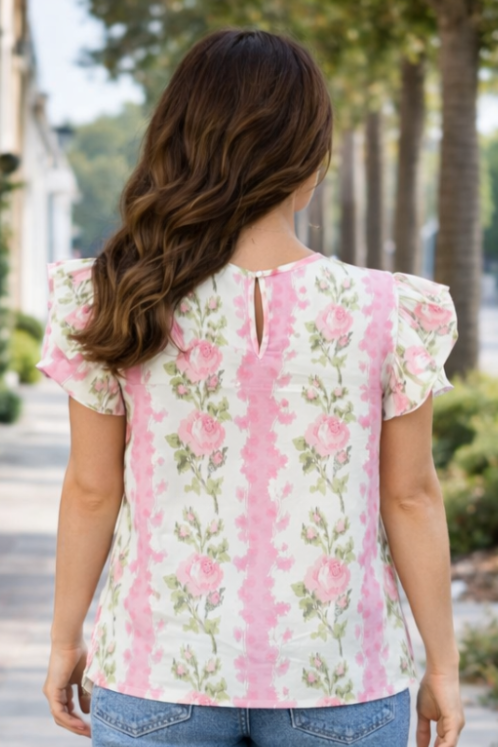 * Blouse
* Round neck
* Flutter sleeve
* Keyhole closure
* No stretch